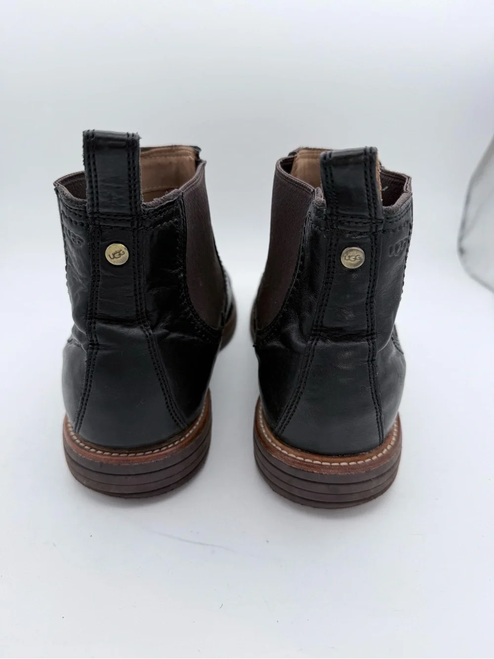 UGG - Men’s Biltmore Chelsea boots black leather slip on ankle boots size 10.5